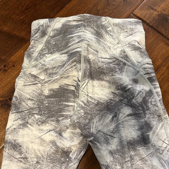 Lululemon legging - Picture 3 of 7